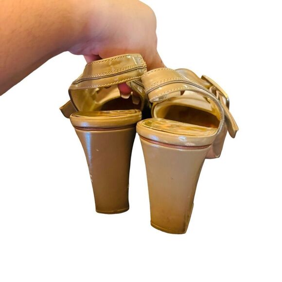 2/$25 - Marc Jacobs Tan Heels - Picture 8 of 11